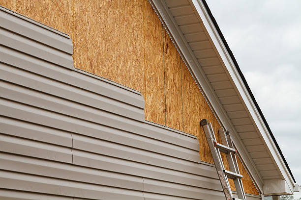 Professional Siding Installation technician working in Hainesport, NJ